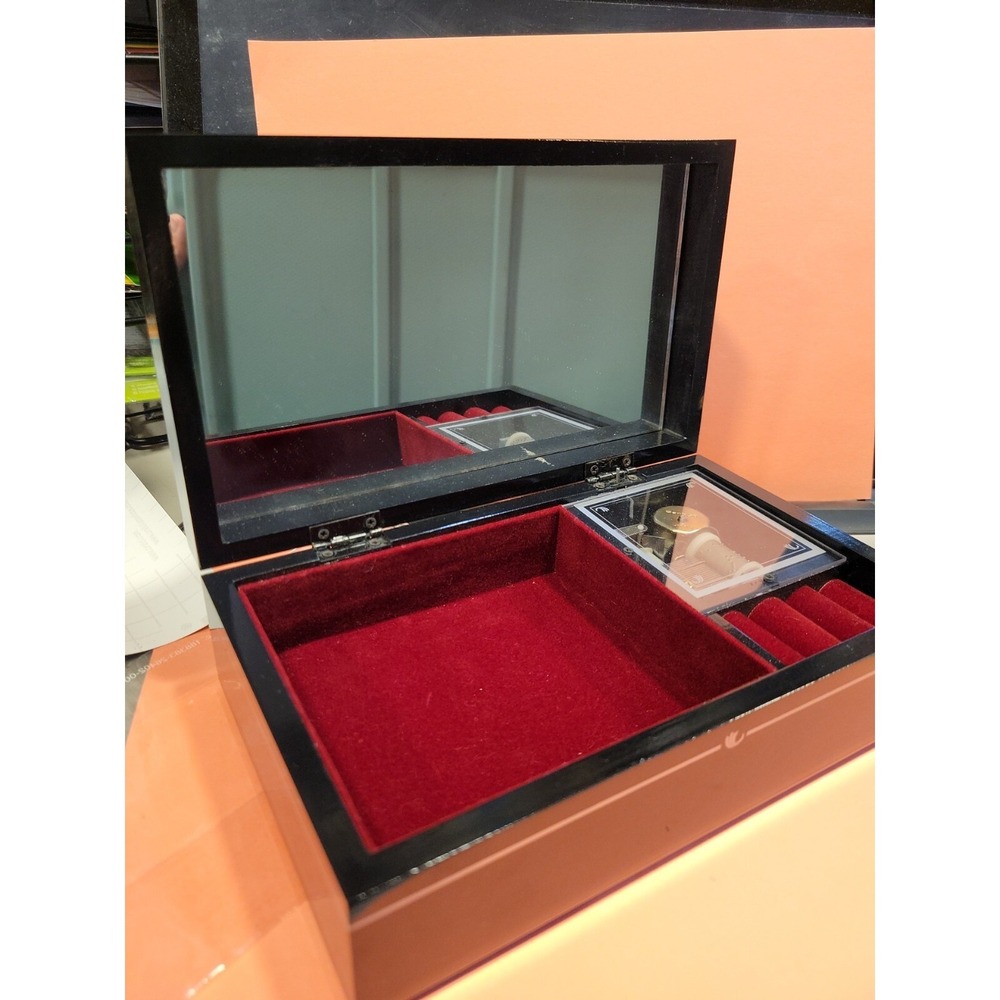Vintage black lacquer Avon Presidents sales competion jewelry Music box, works